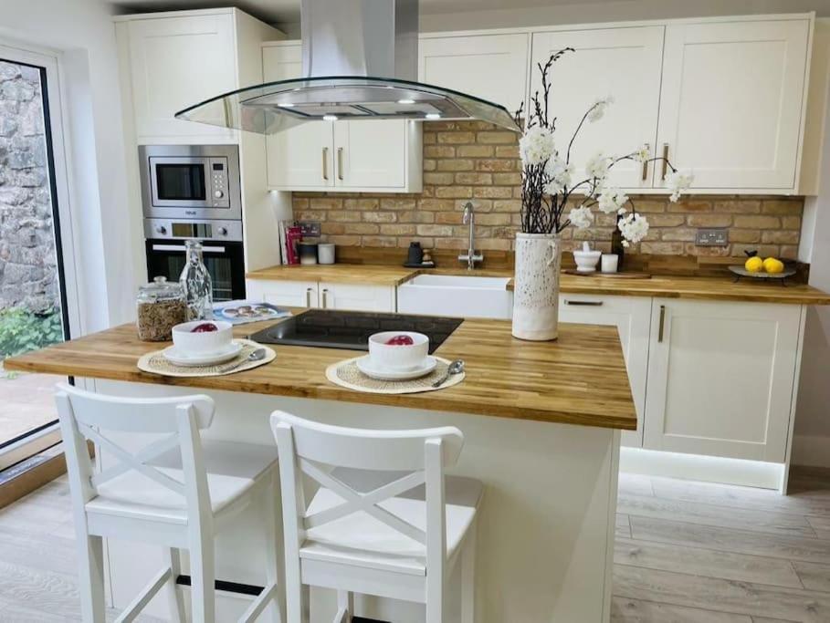 Charming Cottage Close To M4 Bridgend Bridgend  Luaran gambar